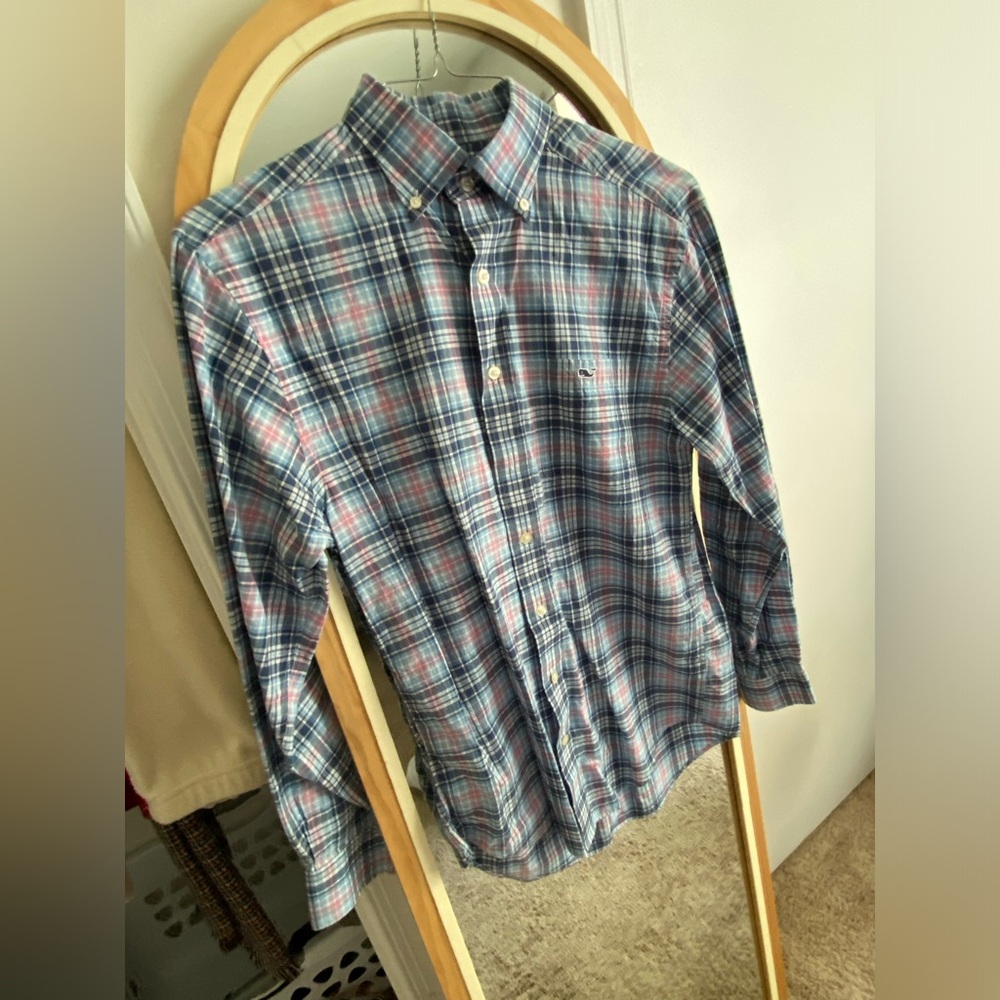 Men’s vineyard vines button down shirt